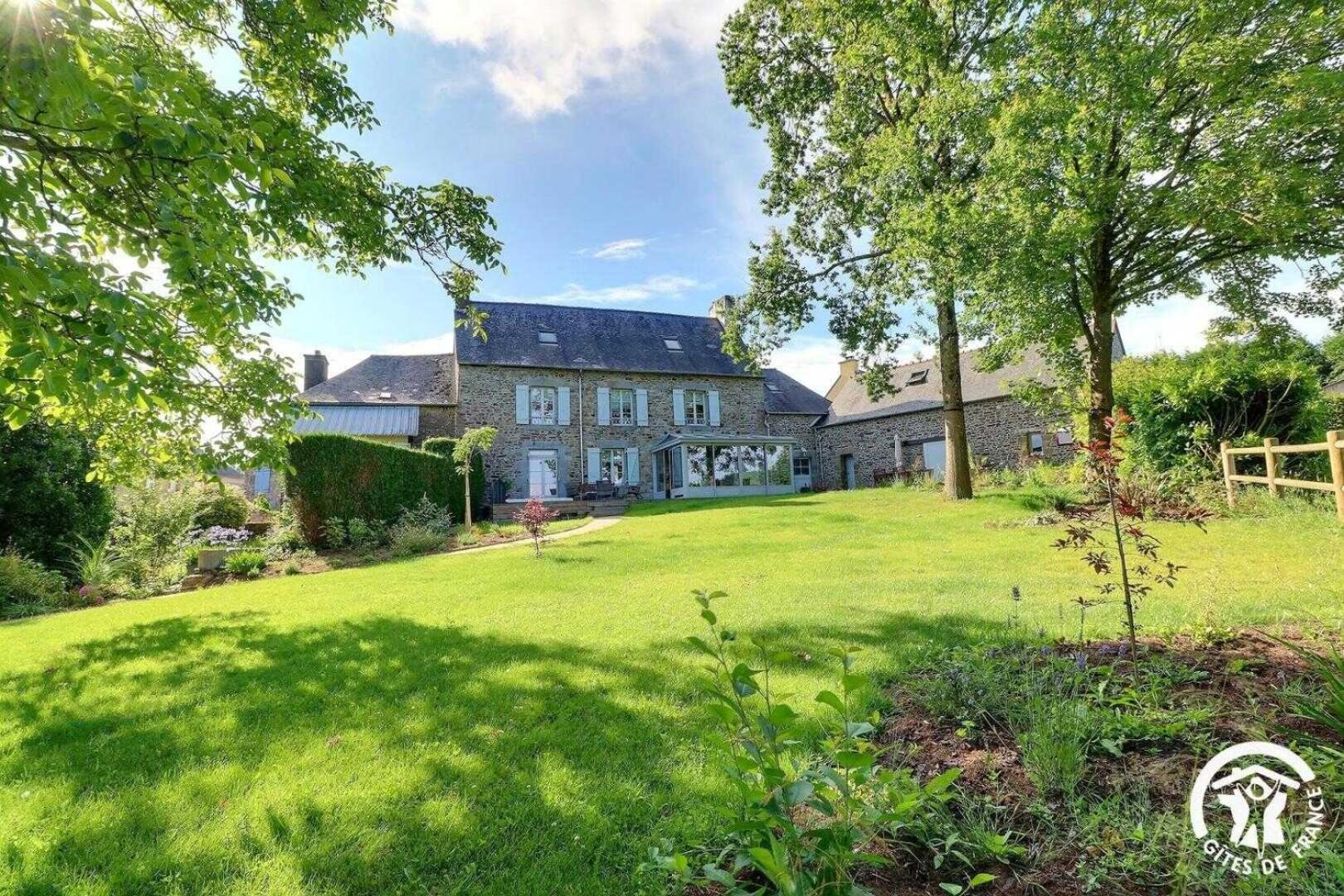 Le Jardin De Quercus Bed and Breakfast Bazouges-la-Pérouse Exteriör bild