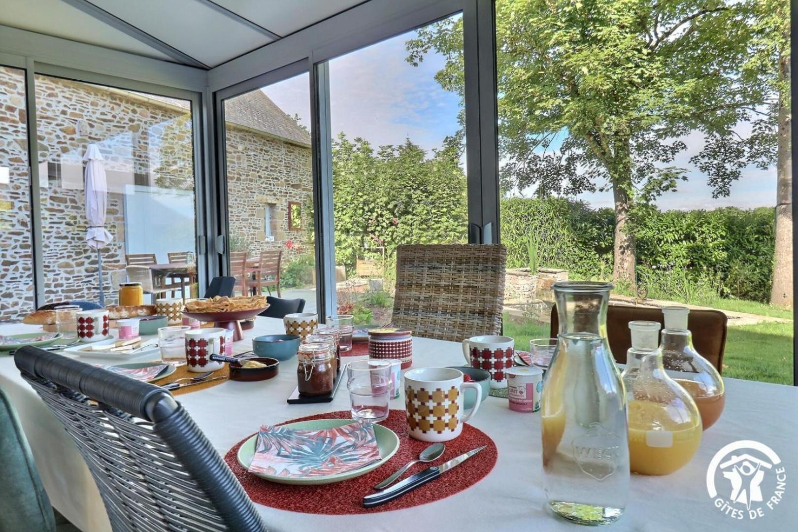 Le Jardin De Quercus Bed and Breakfast Bazouges-la-Pérouse Exteriör bild
