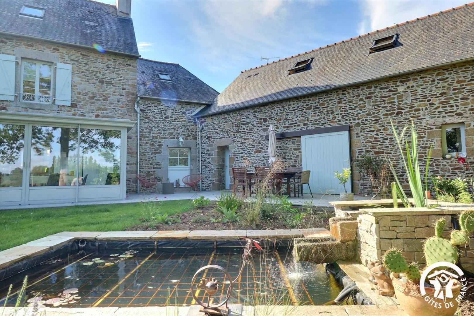 Le Jardin De Quercus Bed and Breakfast Bazouges-la-Pérouse Exteriör bild