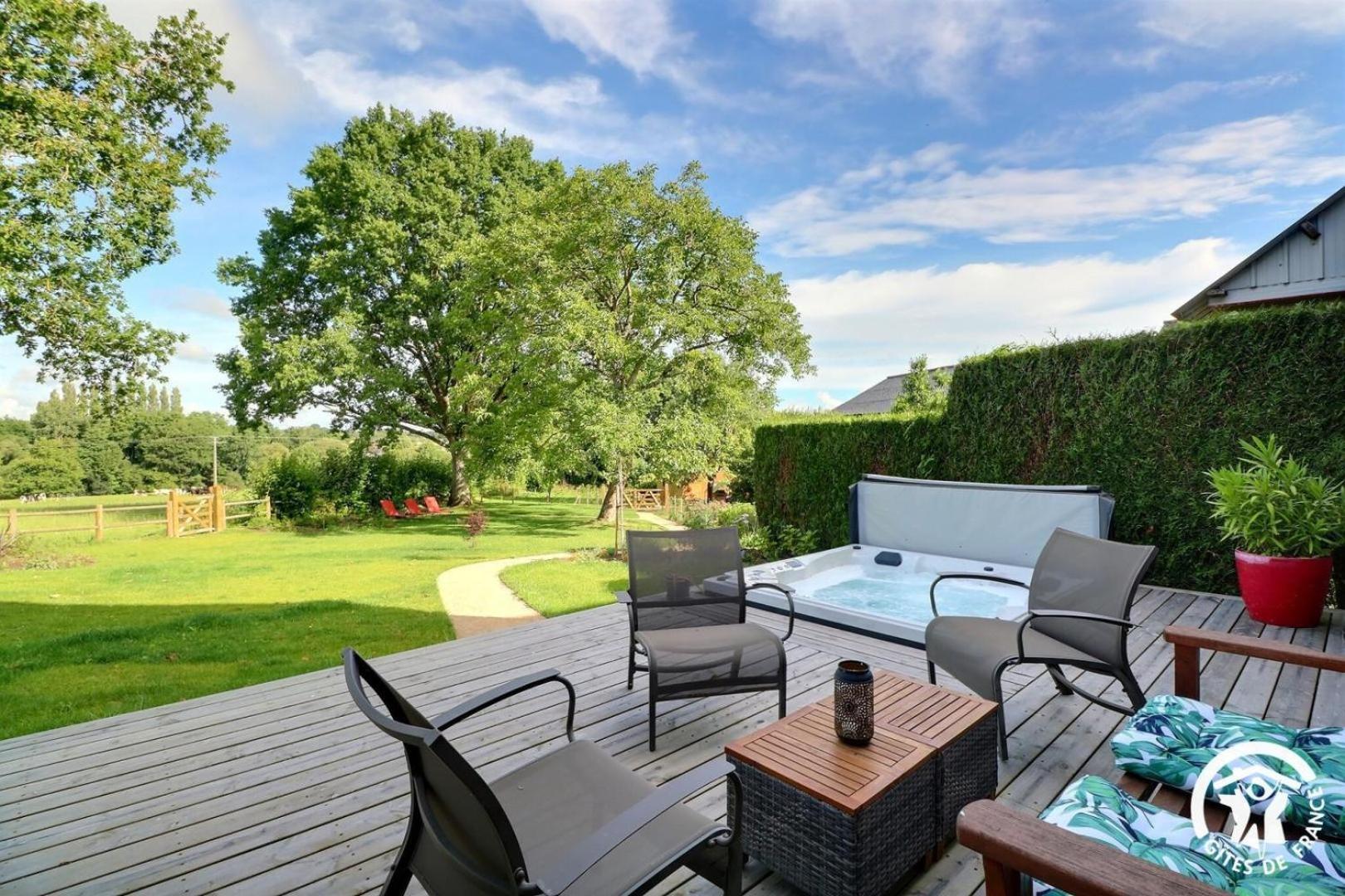 Le Jardin De Quercus Bed and Breakfast Bazouges-la-Pérouse Exteriör bild