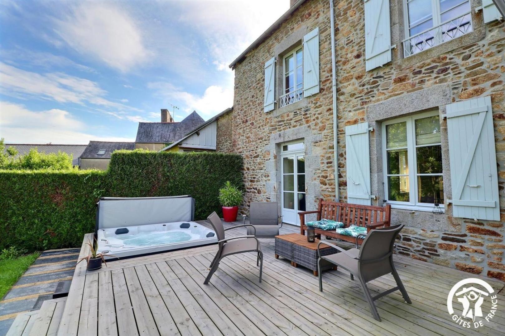 Le Jardin De Quercus Bed and Breakfast Bazouges-la-Pérouse Exteriör bild
