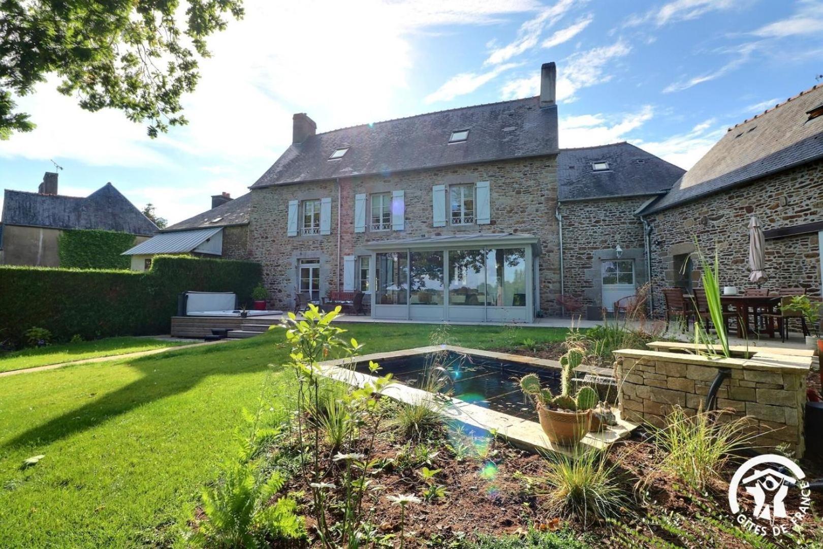 Le Jardin De Quercus Bed and Breakfast Bazouges-la-Pérouse Exteriör bild