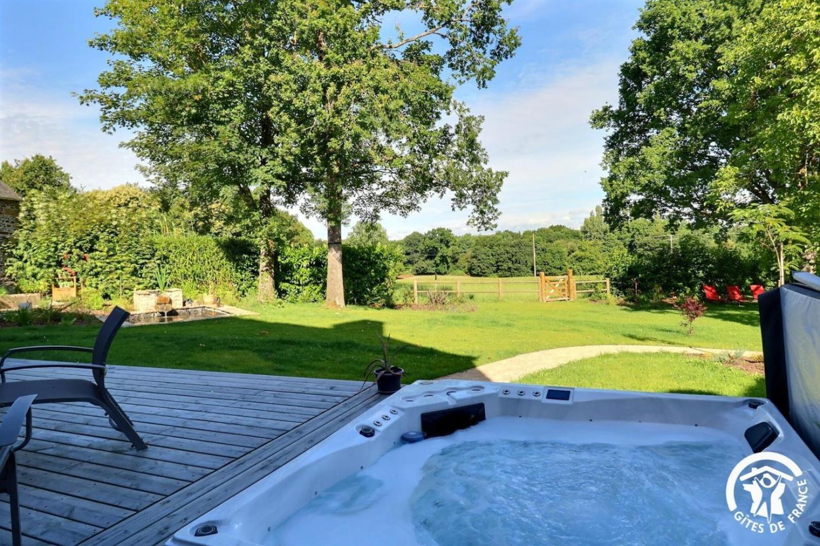 Le Jardin De Quercus Bed and Breakfast Bazouges-la-Pérouse Exteriör bild